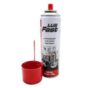 Lata de spray lubrificante desengripante anticorrosivo Lub Fast vermelha e branca de 300ml, produto industrial, fundo branco, fotografia de produto em estúdio