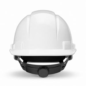 Capacete de segurança industrial branco com aba frontal e ajuste de catraca, EPI para proteção da cabeça, fundo neutro, fotografia de produto em estúdio
